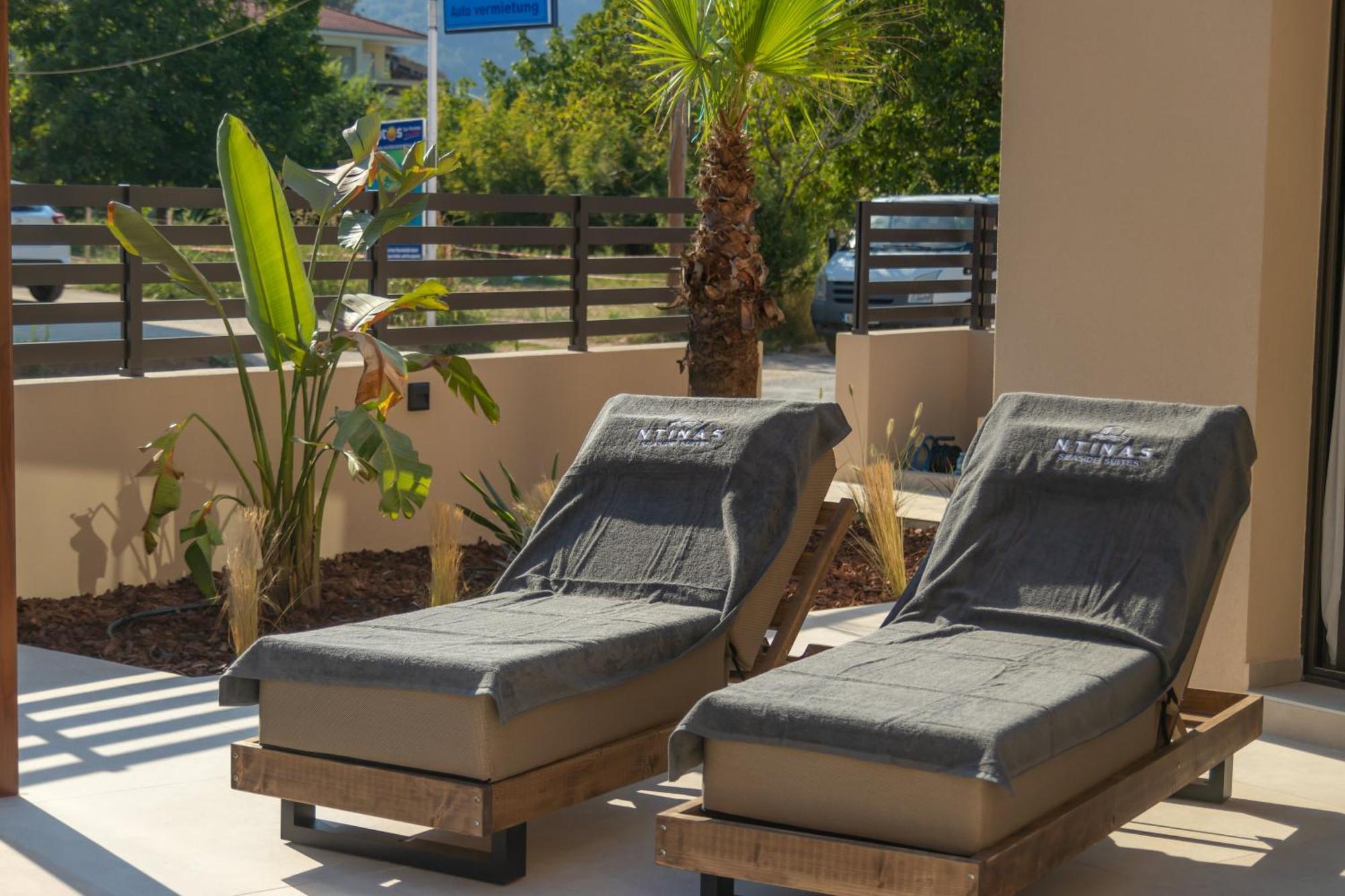 Ntinas Seaside Suites スカラ・ポタミアス エクステリア 写真